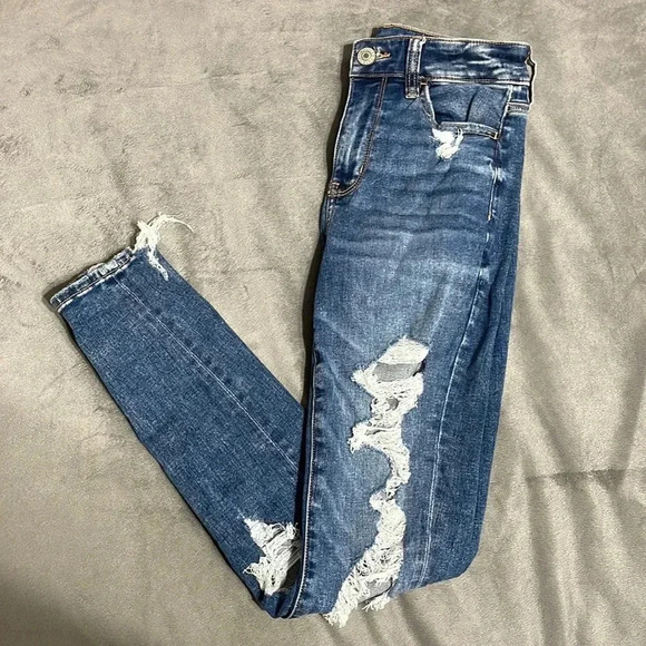 💙 American Eagle distressed jeans - Picture 1 of 9